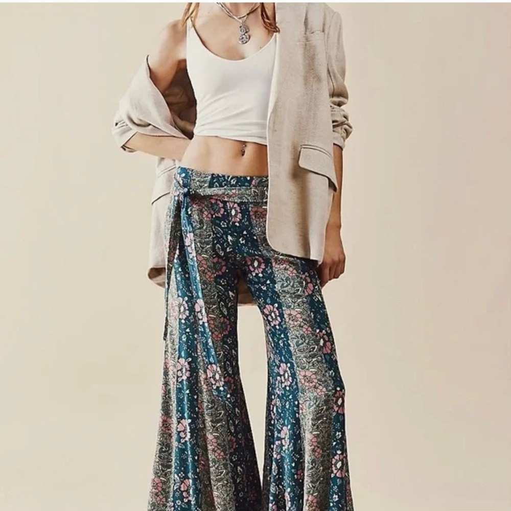 NWT FREE PEOPLE BOHO PANTS. SIZE SMALL